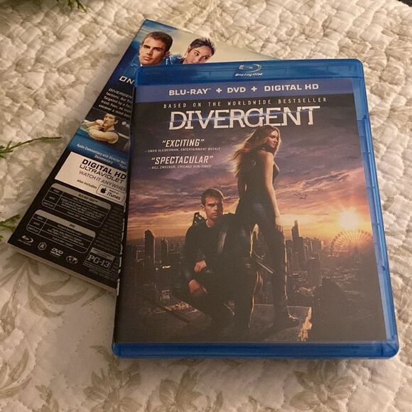 Divergent  DVD - Picture 5 of 5